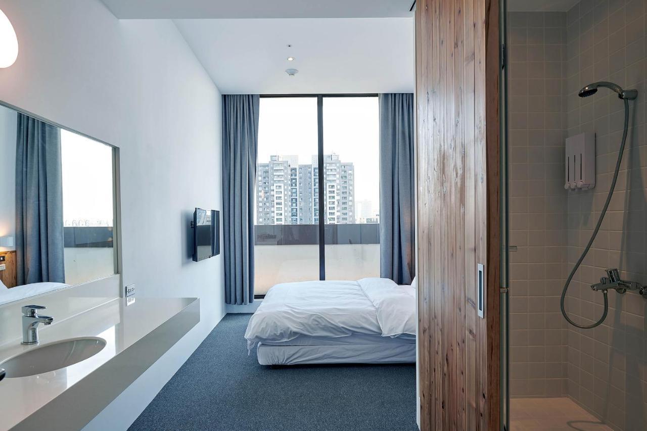 Star Hostel Taichung Parklane Экстерьер фото